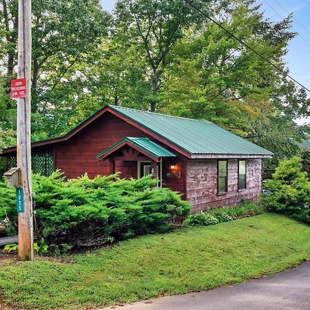 Romantic Mtn Cabin Hot Tub & Jacuzzi Views Villa Sevierville Eksteriør bilde