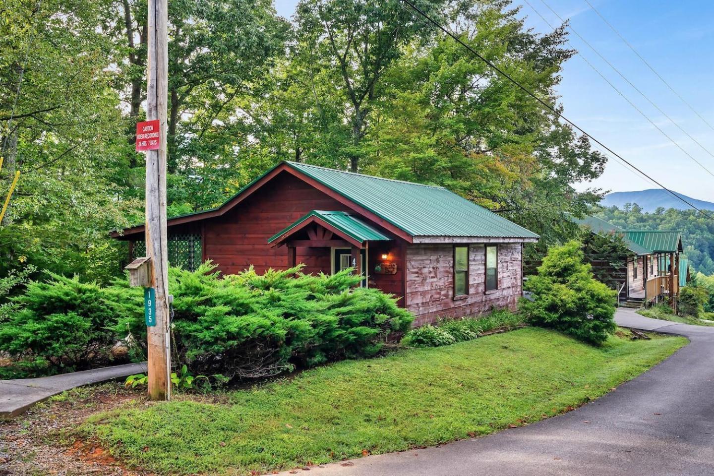 Romantic Mtn Cabin Hot Tub & Jacuzzi Views Villa Sevierville Eksteriør bilde