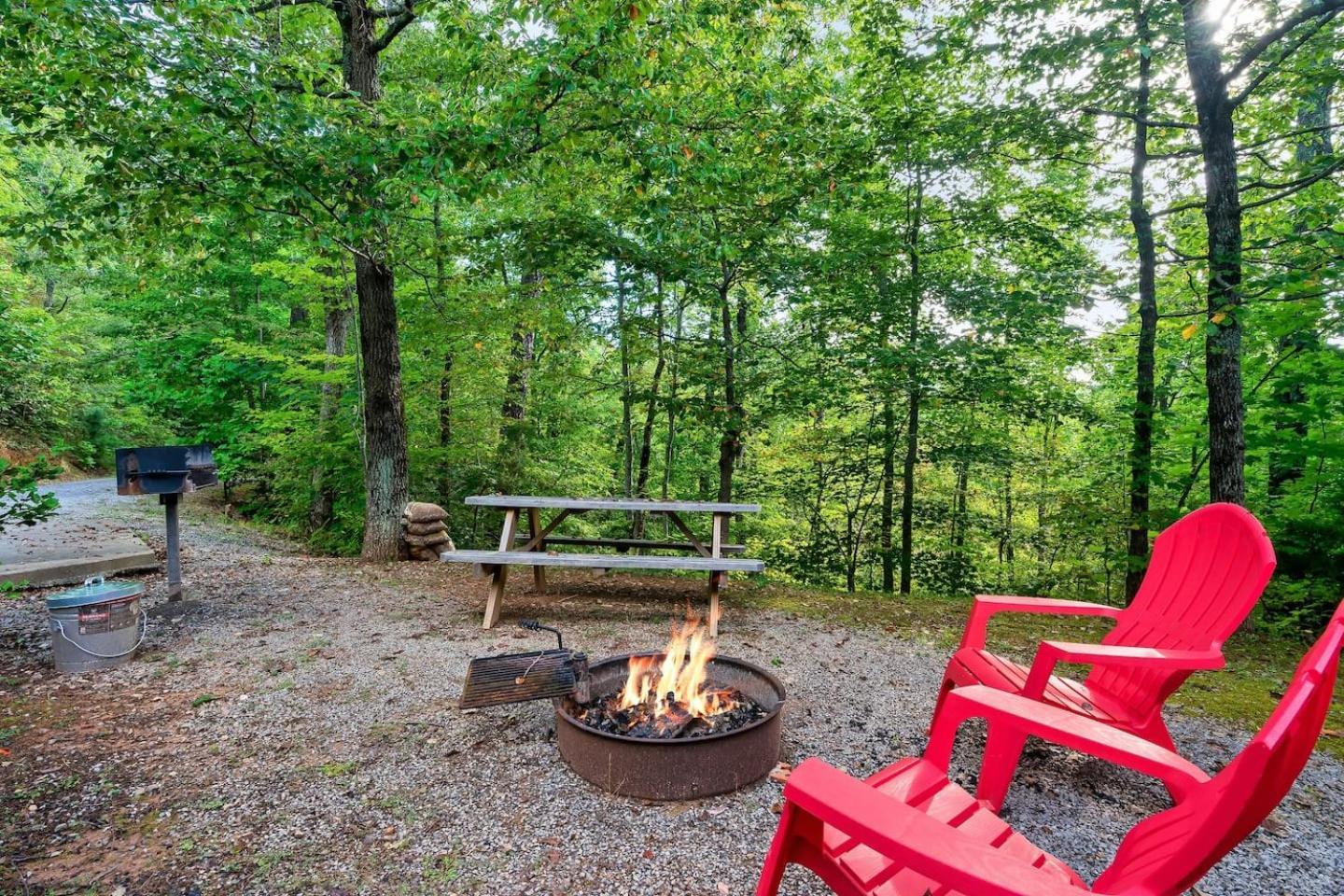 Romantic Mtn Cabin Hot Tub & Jacuzzi Views Villa Sevierville Eksteriør bilde