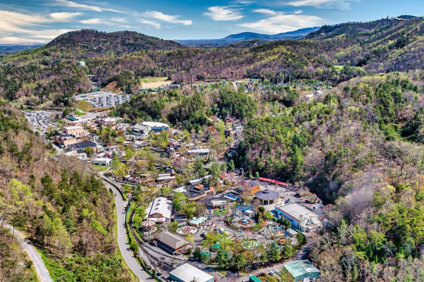 Romantic Mtn Cabin Hot Tub & Jacuzzi Views Villa Sevierville Eksteriør bilde